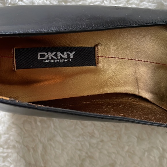 DKNY Leather Sean-40MM Pump In Black Size-8 1/2 NWT - Picture 9 of 14